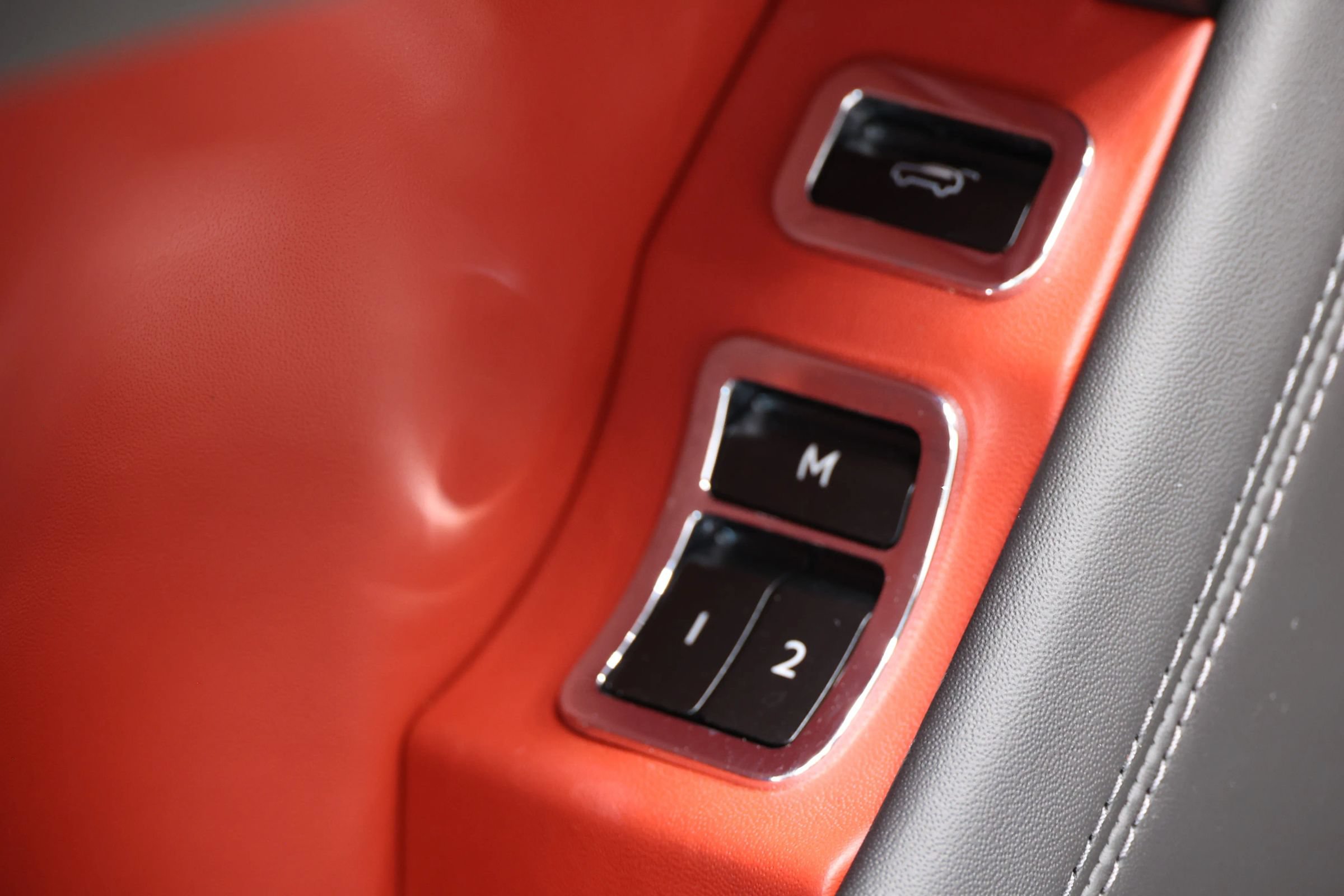 Used 2022 Bentley Bentayga AWD/4WD image 14