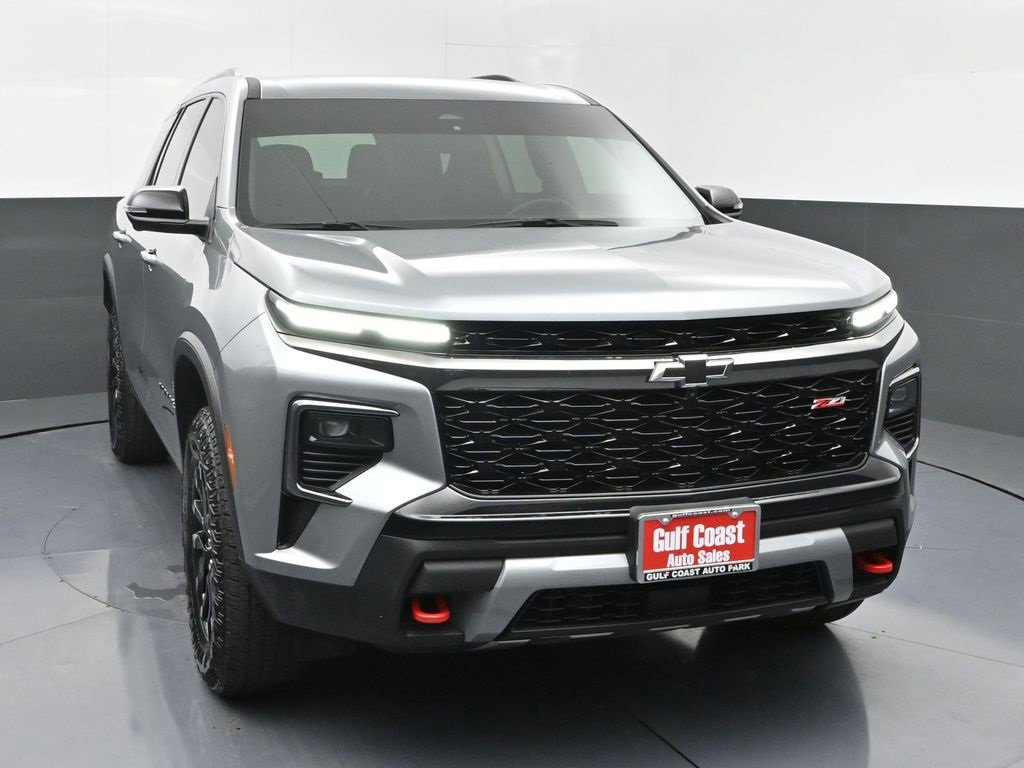 Used 2025 Chevrolet Traverse Z71 w/ Driver Confidence Package image 3