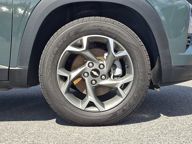 Used 2025 Chevrolet Trax LT FWD image 8