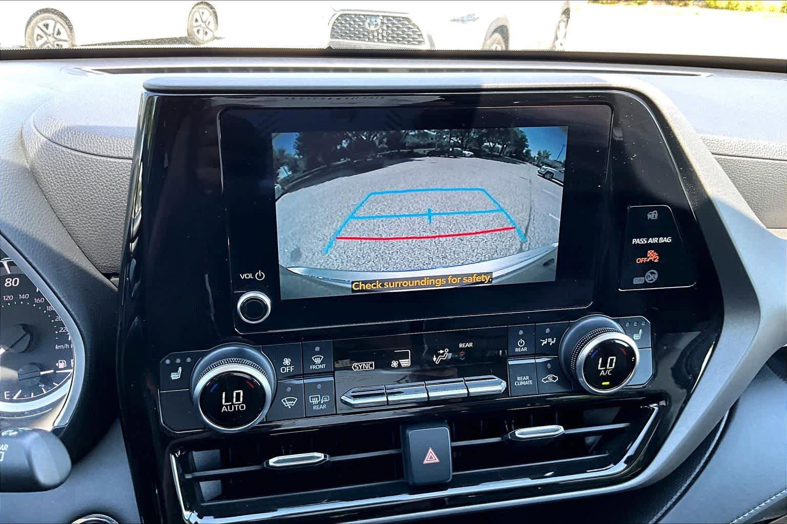 Used 2023 Toyota Highlander XLE AWD/4WD image 27