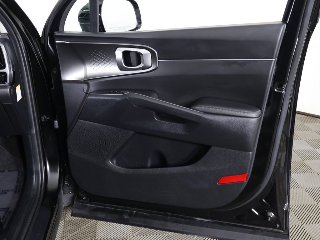 Used 2023 Kia Sorento EX image 25