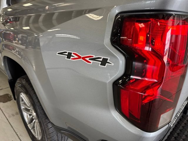 Used 2025 Chevrolet Colorado LT w/ Advanced Trailering Package AWD/4WD image 9