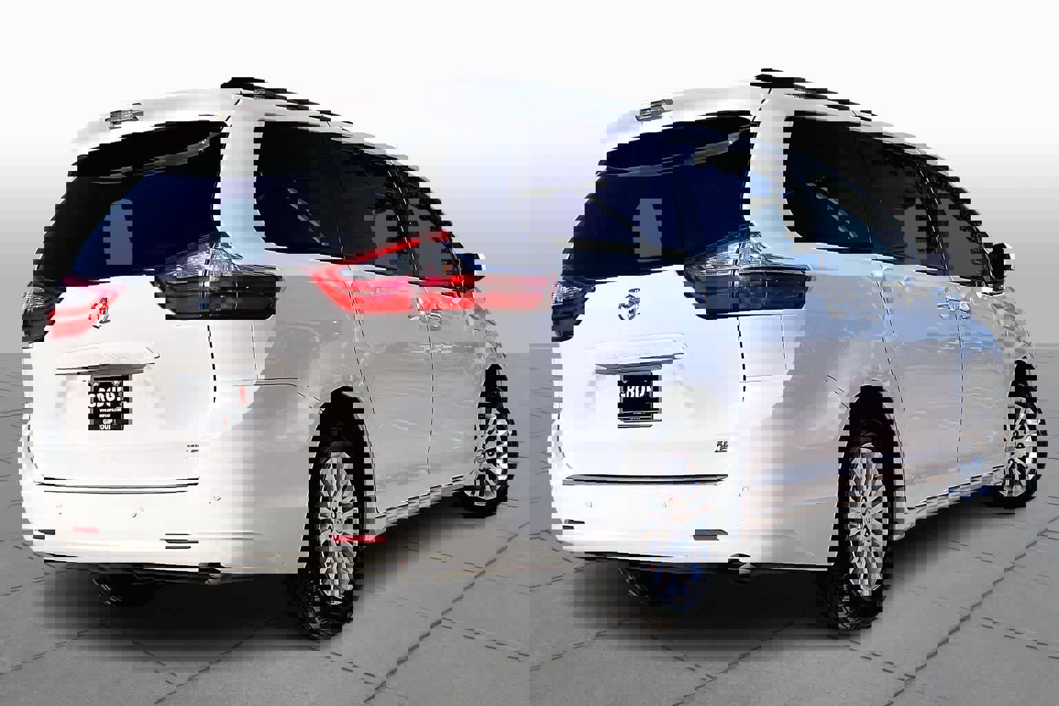 Used 2017 Toyota Sienna XLE image 11