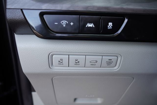 Used 2023 Kia Carnival EX image 25