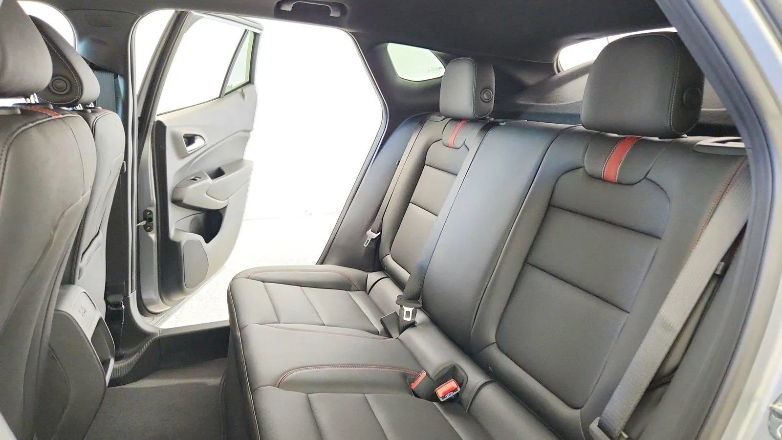 New 2026 Chevrolet Trax RS w/ Sunroof Package FWD image 23