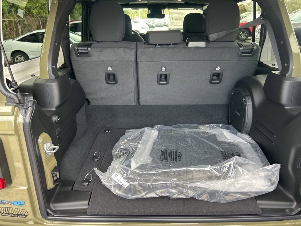 New 2025 Jeep Wrangler Unlimited Rubicon 4xe w/ Safety Group image 30