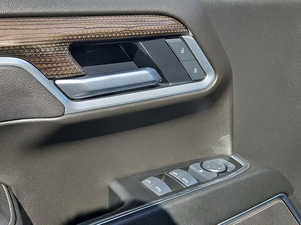 Used 2025 Chevrolet Silverado 1500 LT image 12