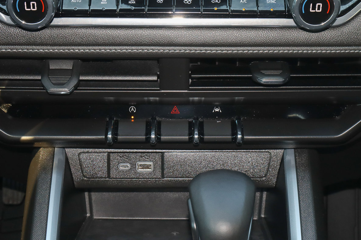 Used 2023 Chevrolet Colorado LT w/ LT Convenience Package II image 27