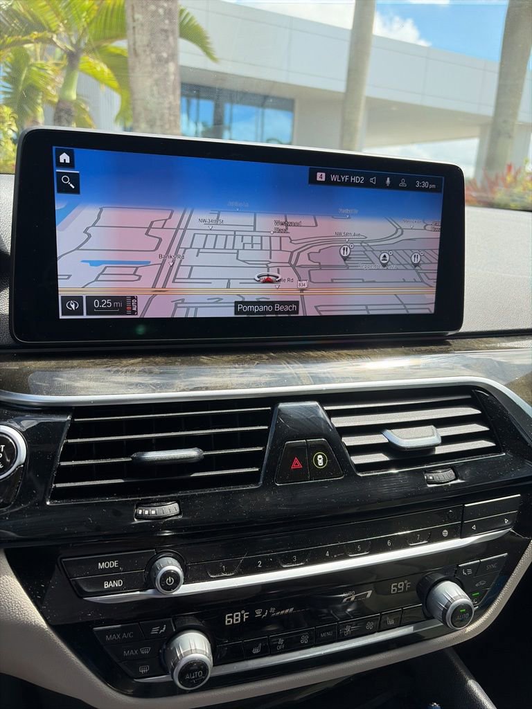 Used 2021 BMW 530i w/ Premium Package RWD image 3