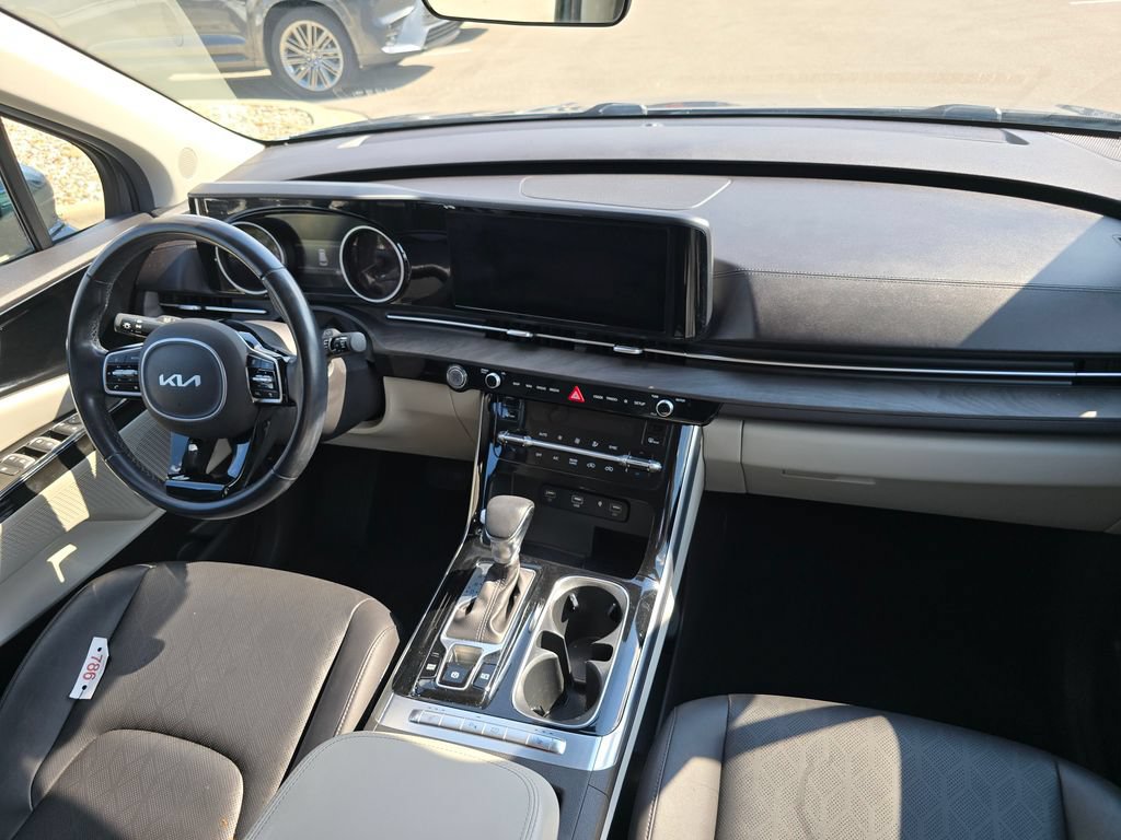 Used 2022 Kia Carnival EX FWD image 28