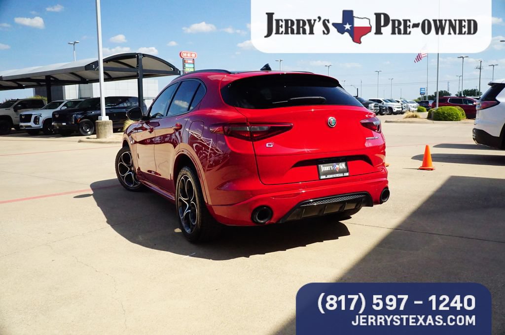 Used 2022 Alfa Romeo Stelvio Veloce AWD/4WD image 2