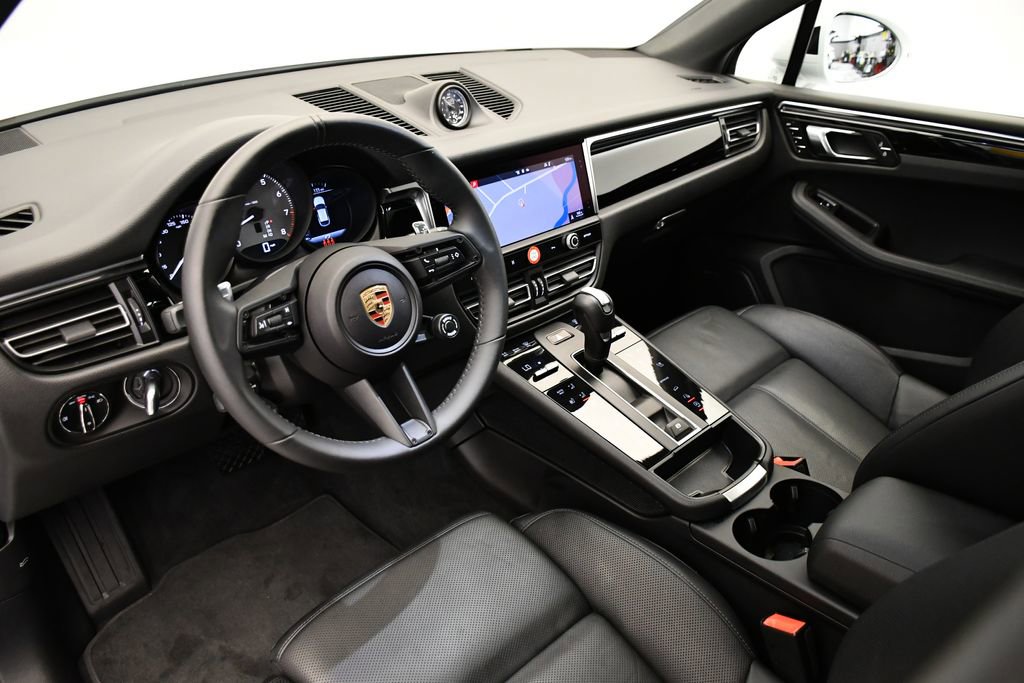 Used 2024 Porsche Macan S image 4