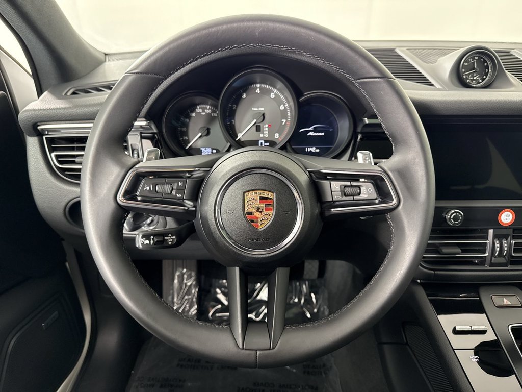 Certified 2025 Porsche Macan AWD/4WD image 36
