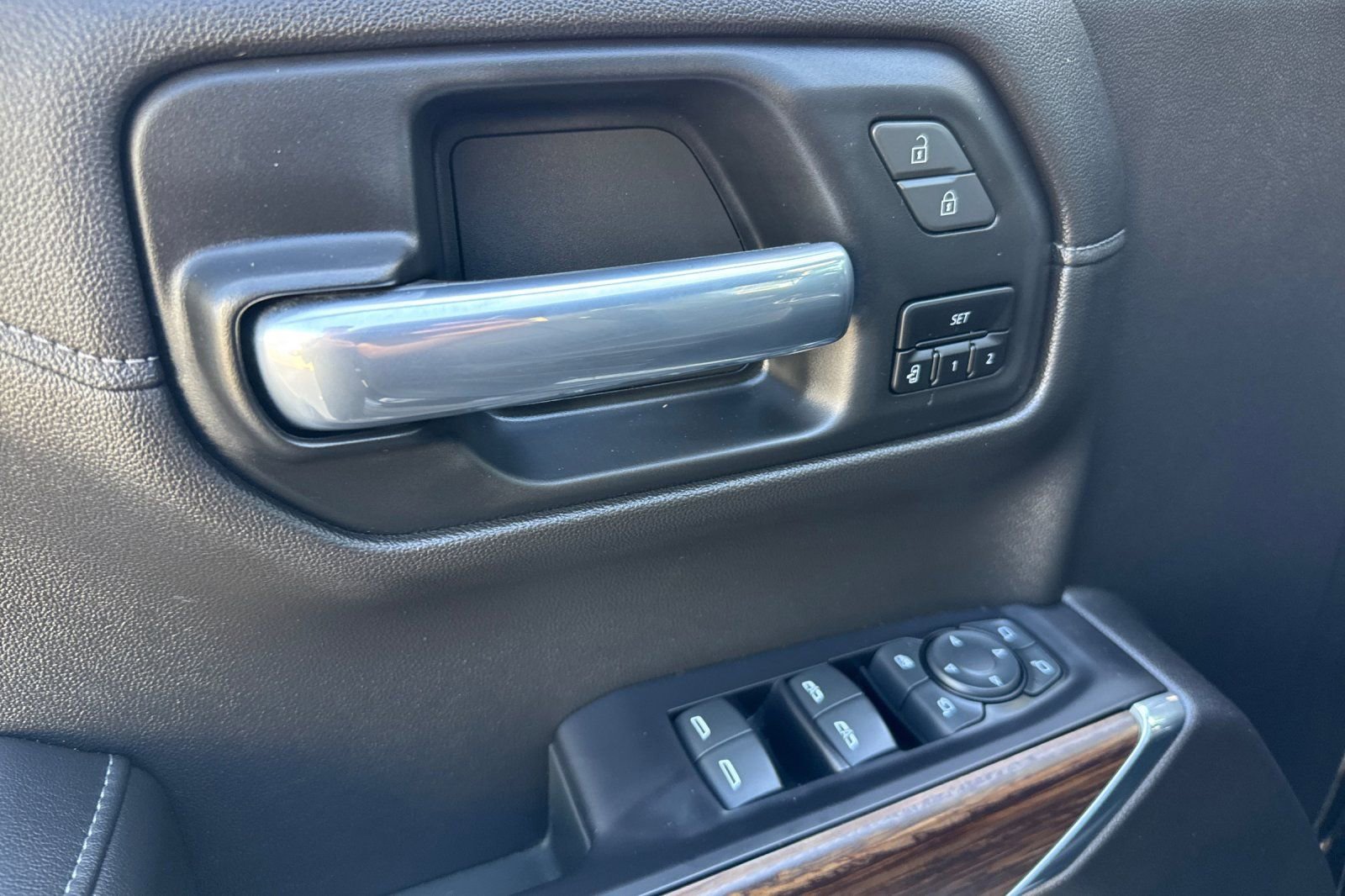 Used 2020 Chevrolet Silverado 1500 High Country w/ Technology Package image 10