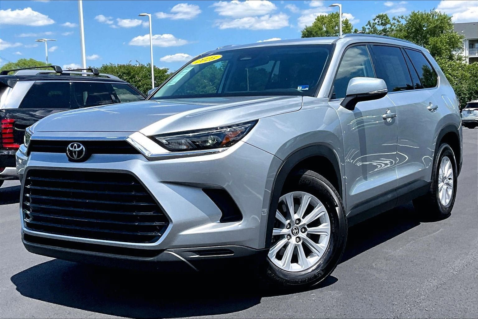 Used 2025 Toyota Grand Highlander AWD image 1