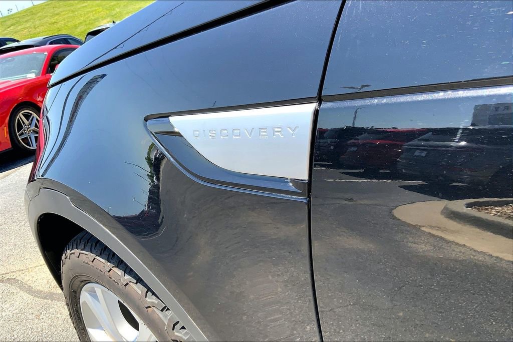 Used 2017 Land Rover Discovery HSE AWD/4WD image 4