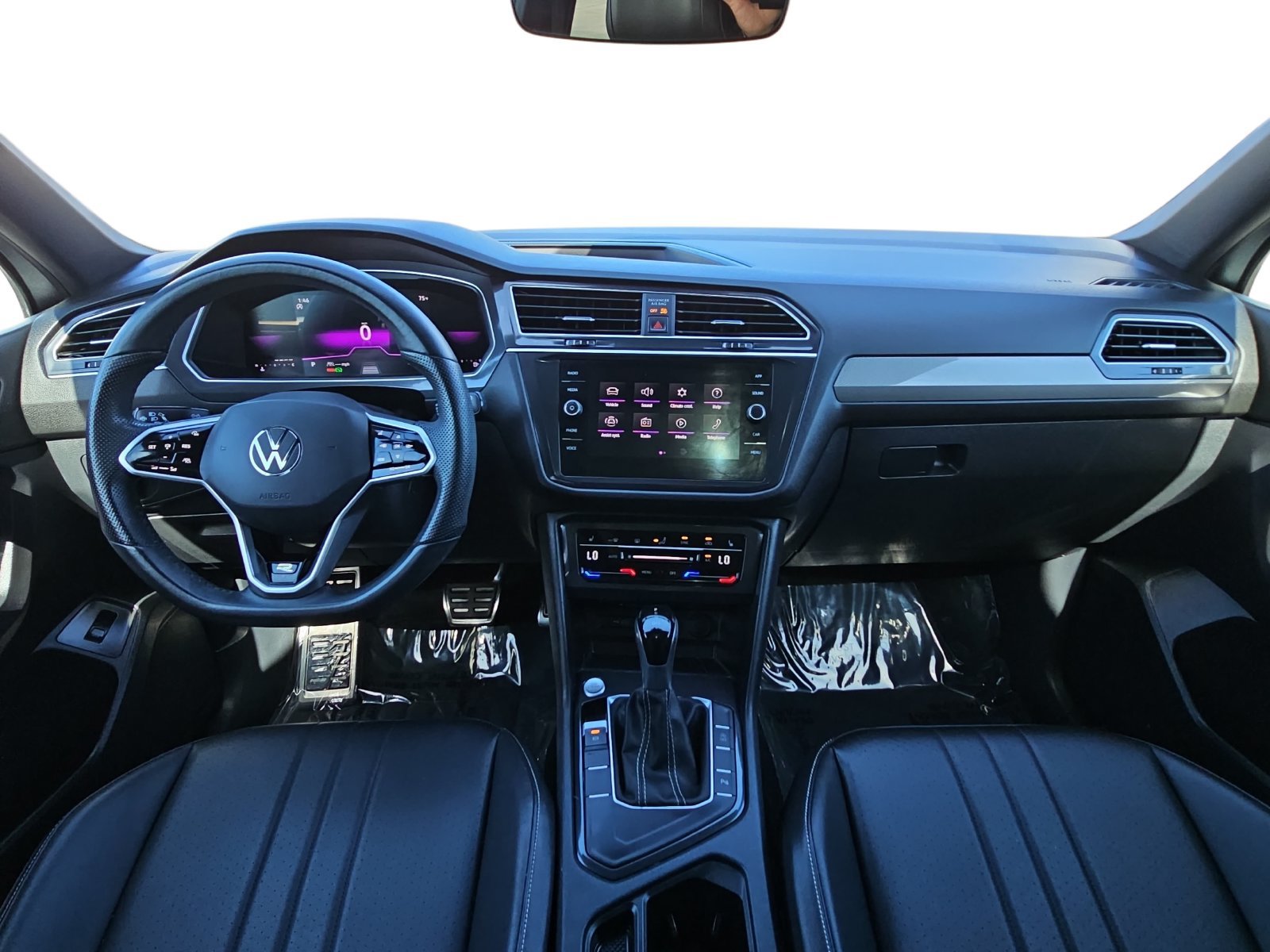 Certified 2024 Volkswagen Tiguan SE R-Line FWD image 9