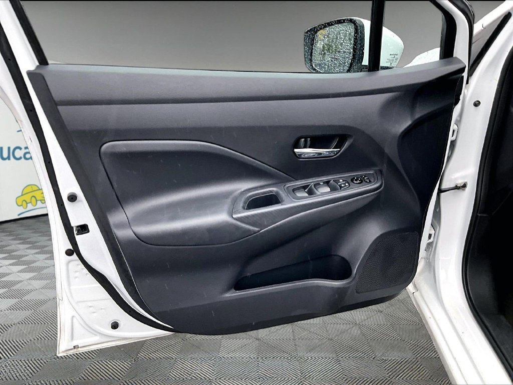 Used 2025 Nissan Versa SV FWD image 9