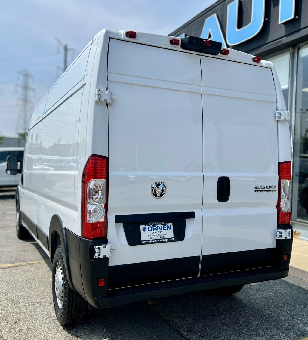 Used 2025 RAM ProMaster 2500 w/ Convenience Group FWD image 3