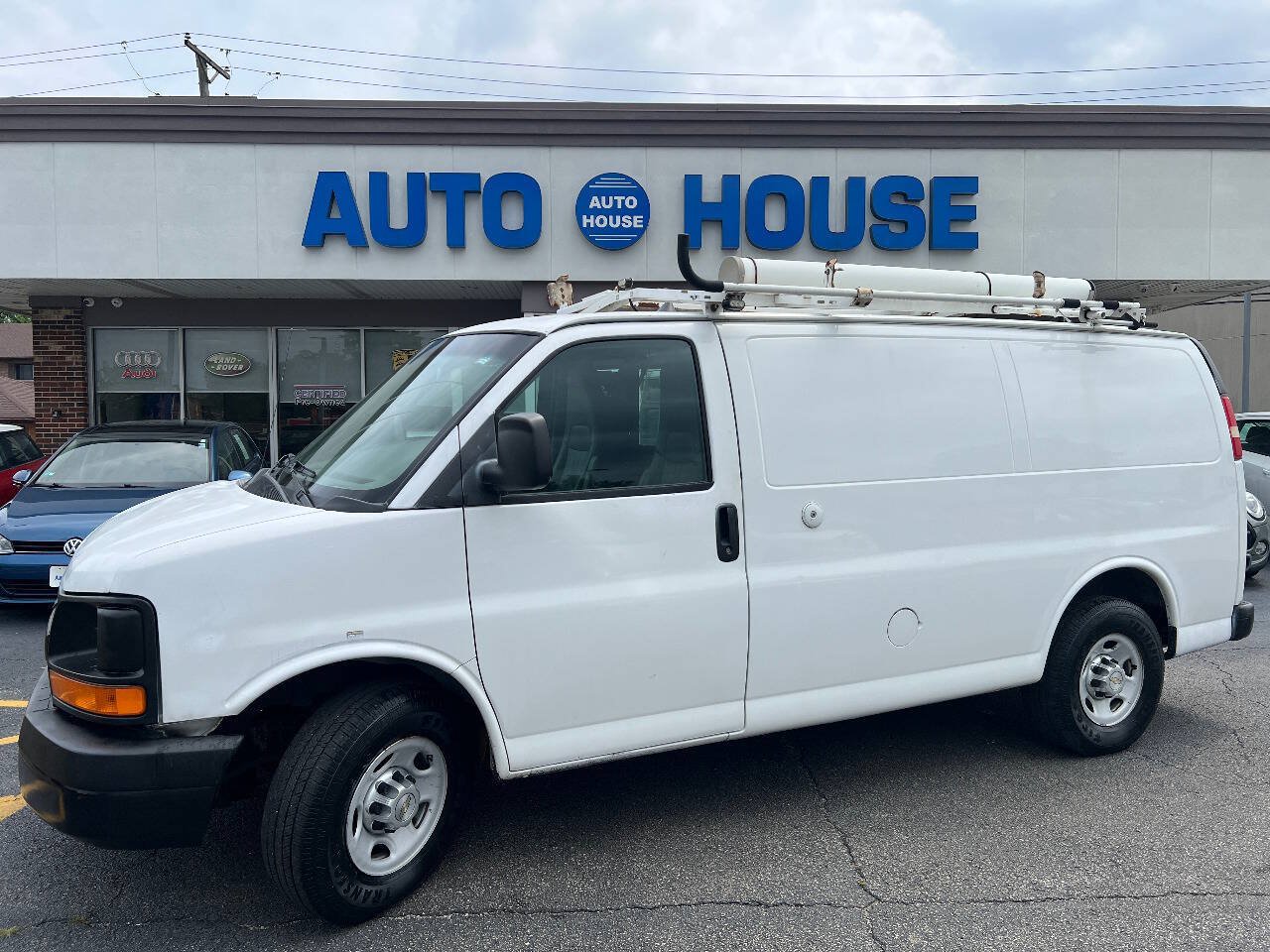 Used 2012 Chevrolet Express 2500 w/ Cold Climate Package RWD image 7