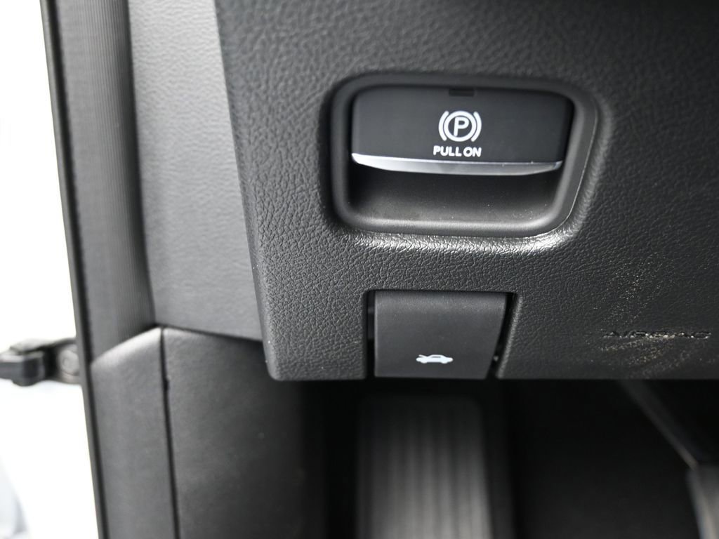 Used 2024 Jeep Grand Cherokee L Laredo image 32