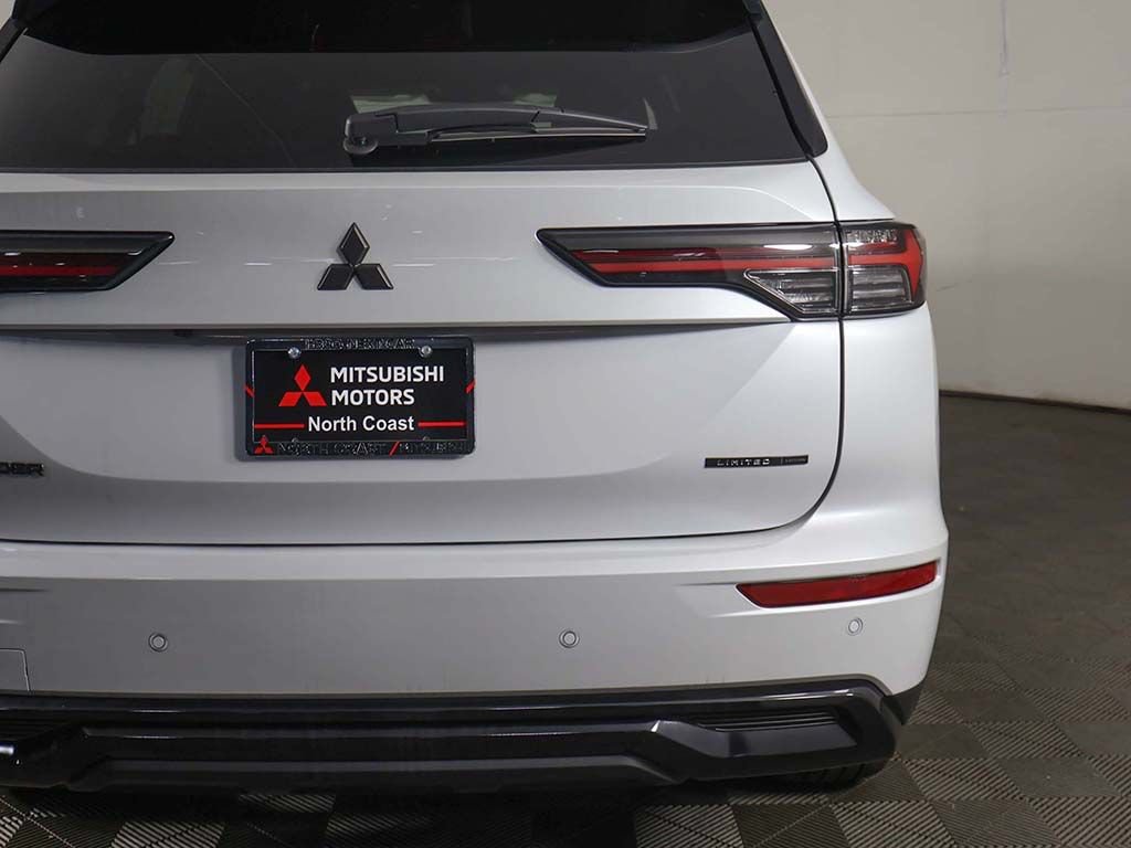New 2026 Mitsubishi Outlander LE FWD image 16