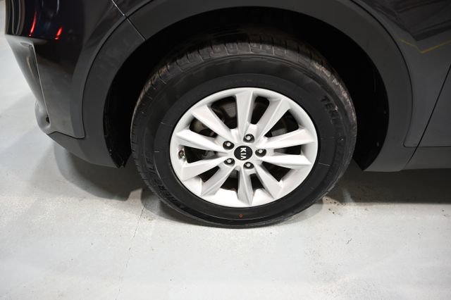 Used 2019 Kia Sorento LX image 32