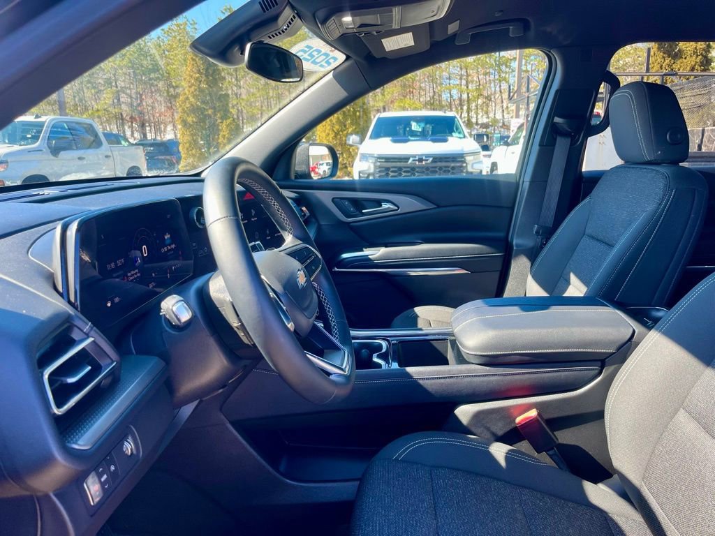 New 2025 Chevrolet Traverse LT w/ Driver Confidence Package image 11