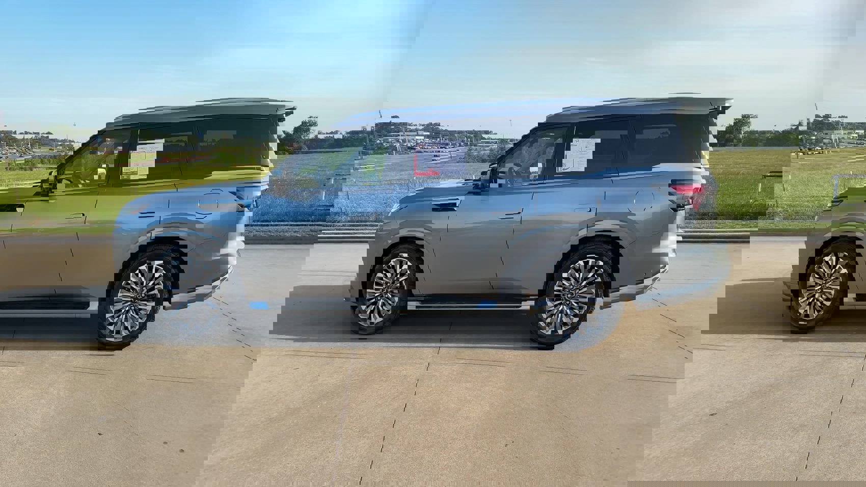 Used 2025 INFINITI QX80 Sensory image 5