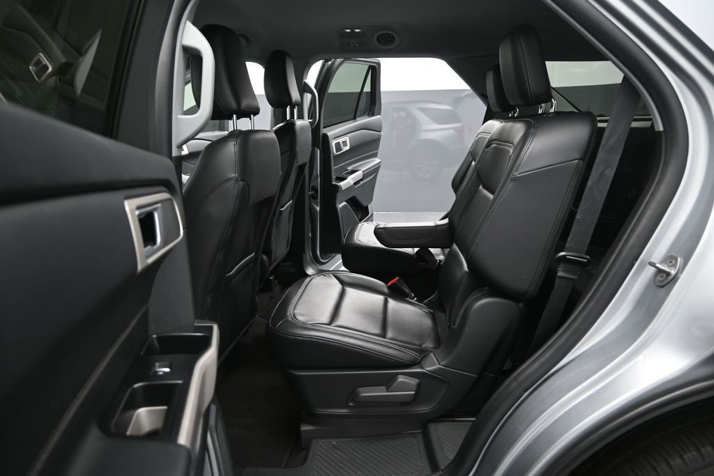 Certified 2023 Ford Explorer XLT w/ Equipment Group 202A RWD image 15