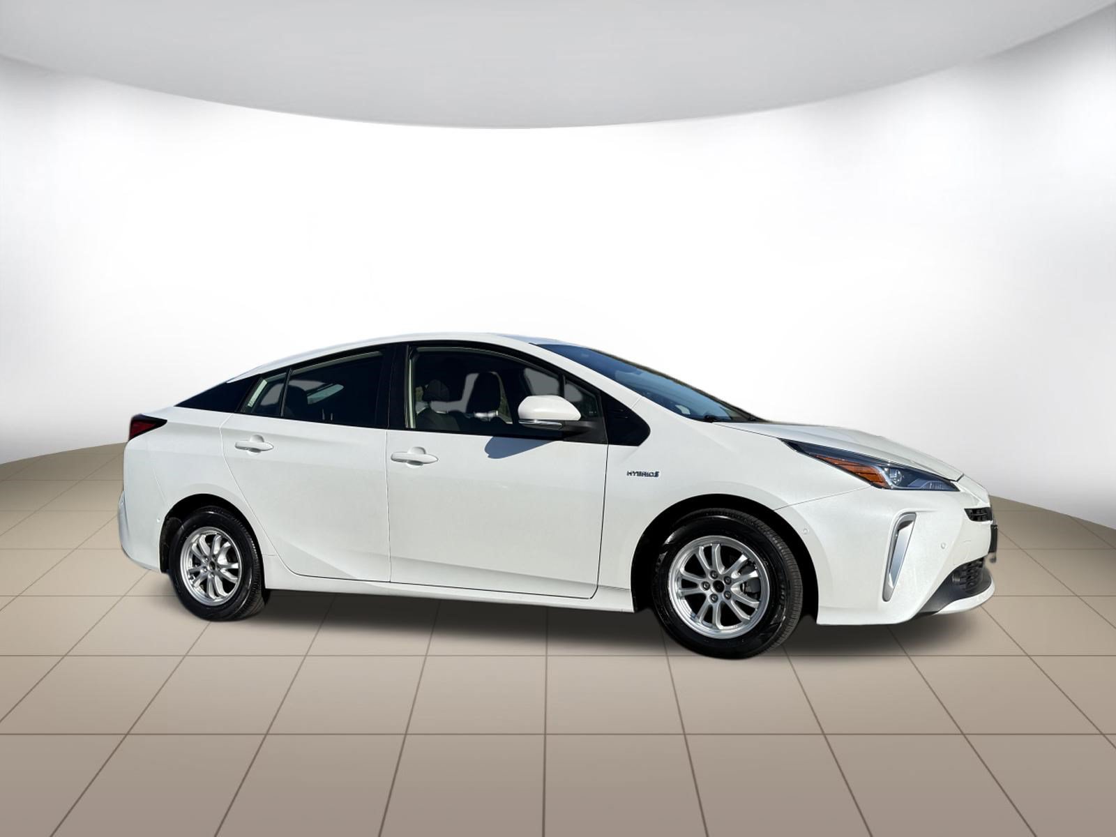 Used 2022 Toyota Prius LE AWD/4WD image 1