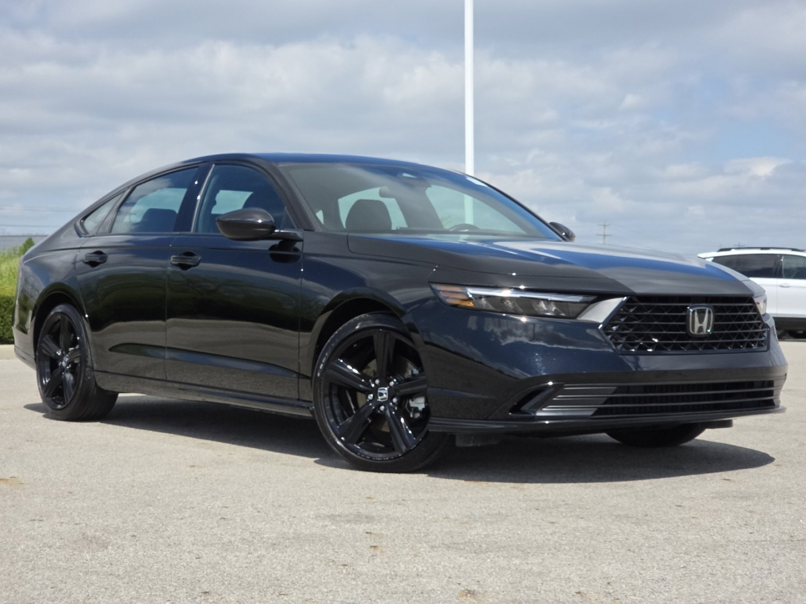 Used 2023 Honda Accord Sport image 2