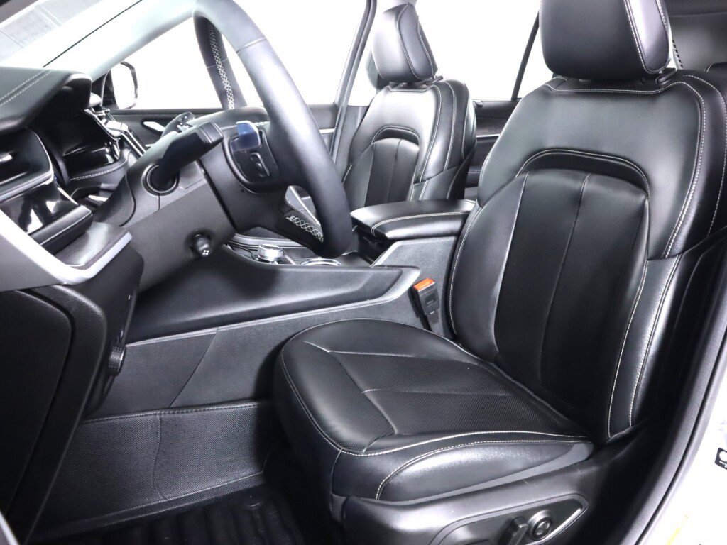 Used 2023 Jeep Grand Cherokee 30th Anniversary image 38