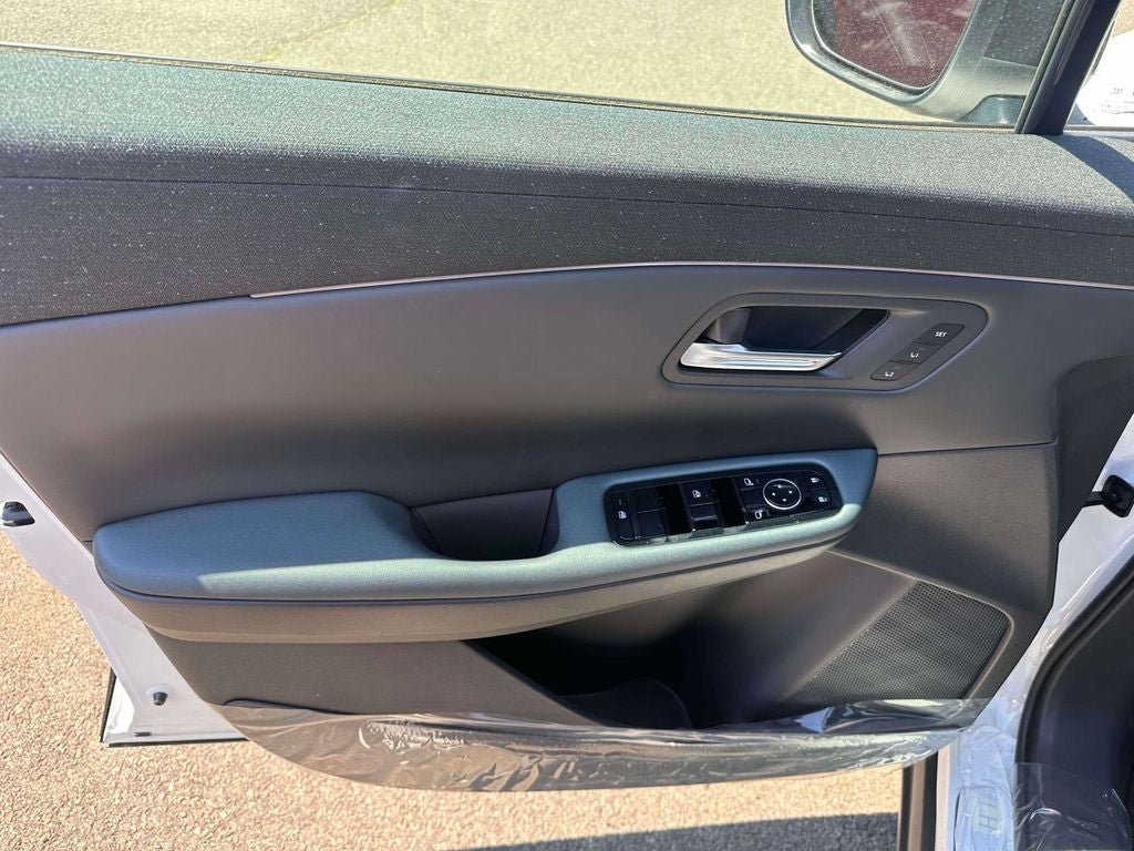 New 2026 Nissan Leaf Platinum+ w/ Illuminated Package FWD image 16