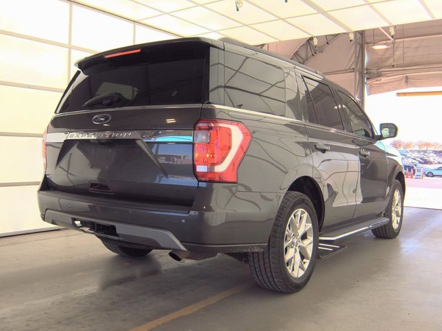 Used 2021 Ford Expedition XLT image 2