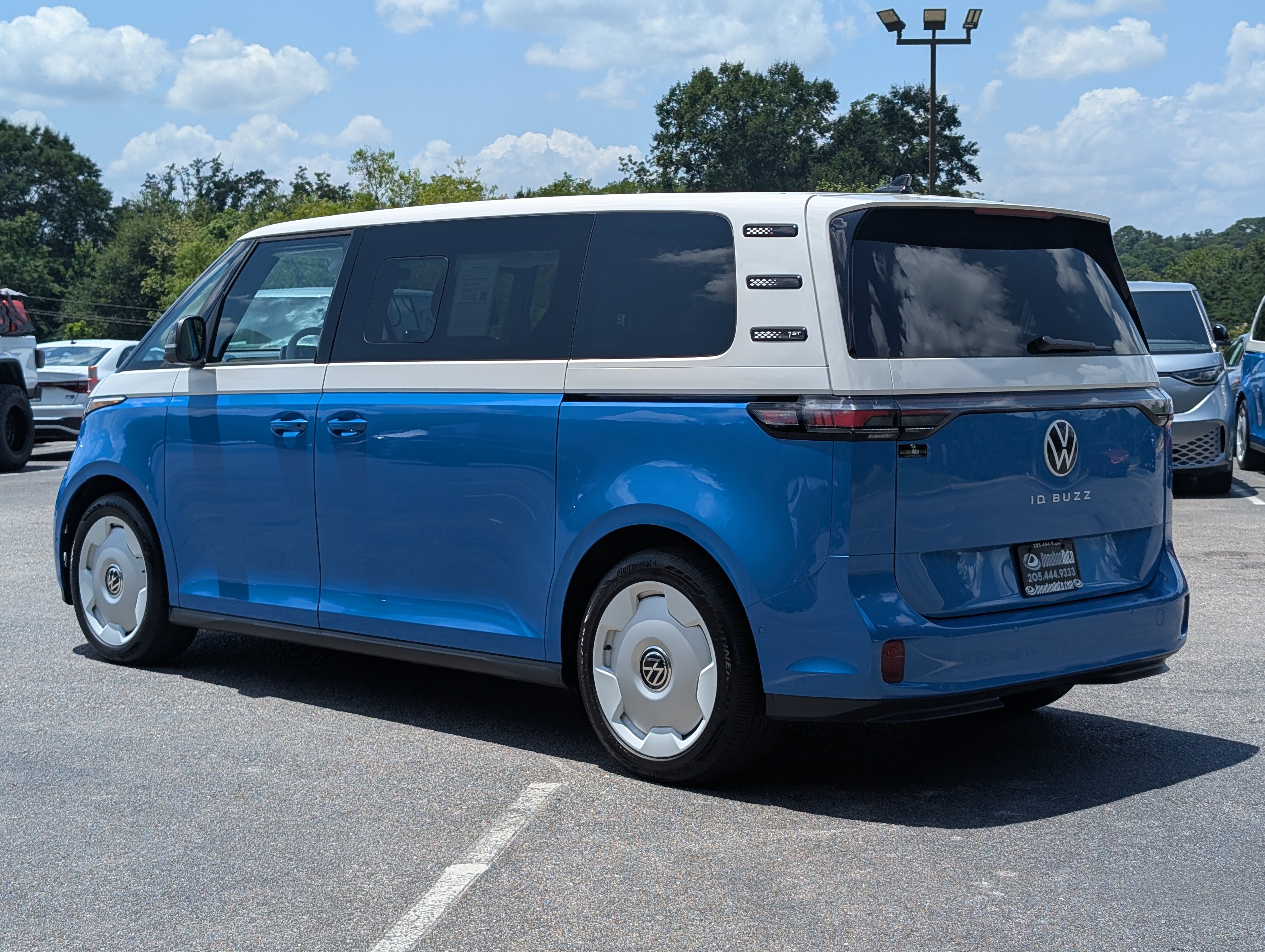 Used 2025 Volkswagen ID. Buzz Pro S Plus RWD image 7