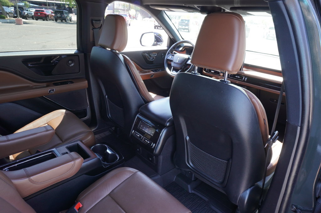 Used 2023 Lincoln Aviator Reserve w/ Equipment Group 201A RWD image 12