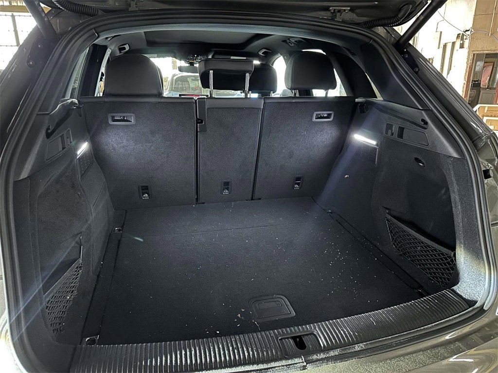 Used 2025 Audi Q5 2.0T Premium w/ Convenience Plus Package image 5