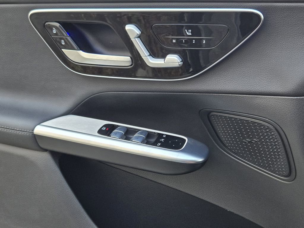 Used 2024 Mercedes-Benz GLC 300 4MATIC image 26