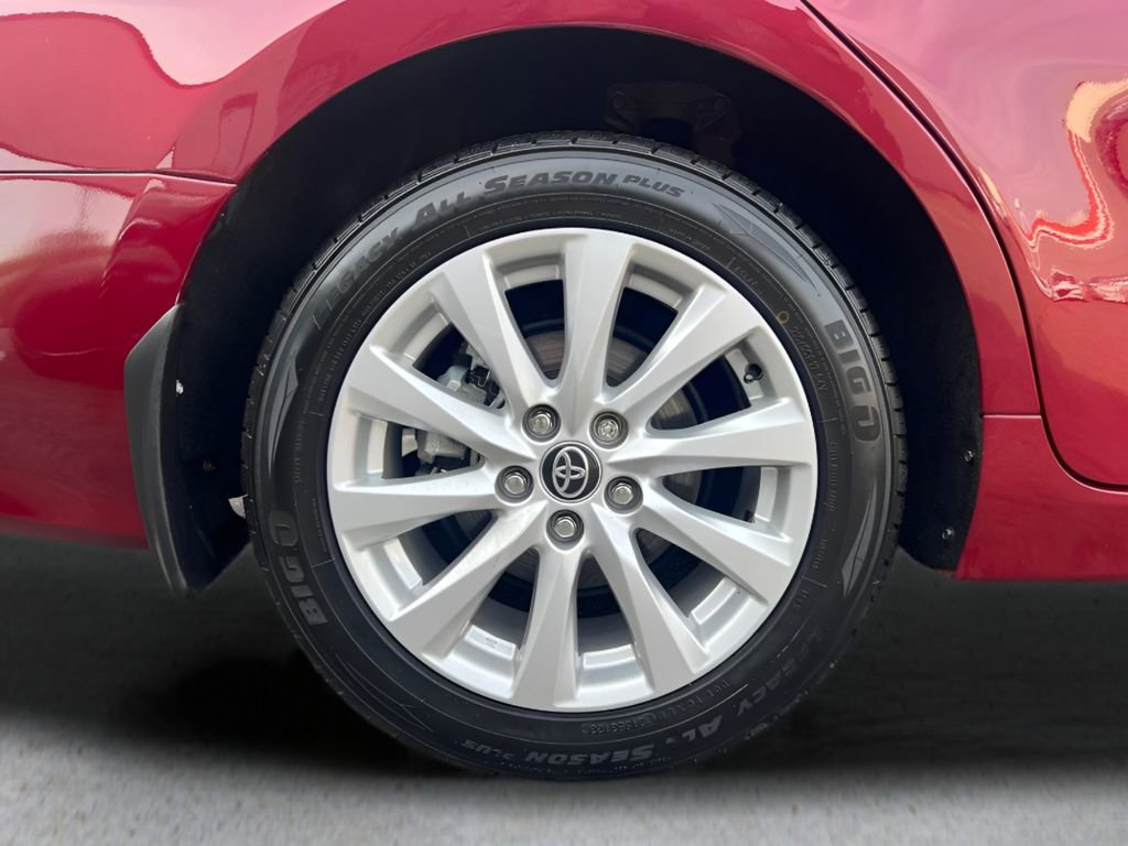 Used 2020 Toyota Camry LE image 9