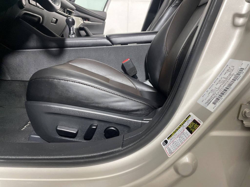 Used 2025 MAZDA MAZDA3 2.5 S Hatchback w/ Premium Pkg image 18