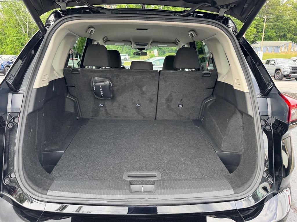 Certified 2025 Nissan Rogue SV FWD image 10