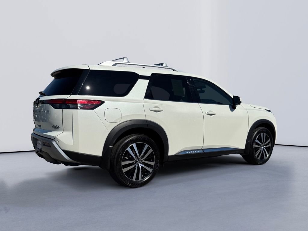 Used 2024 Nissan Pathfinder Platinum image 5