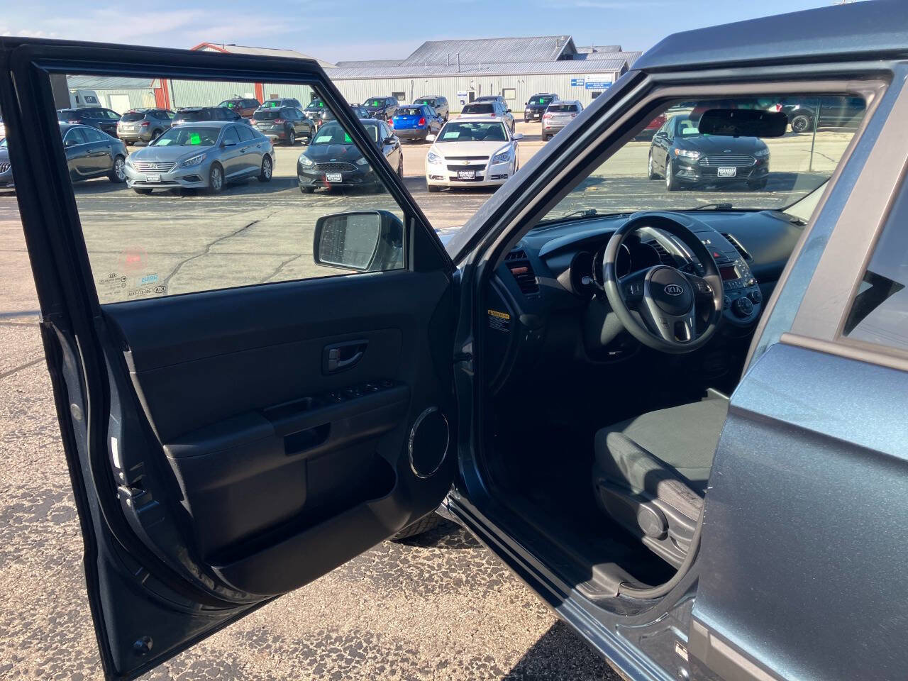 Used 2011 Kia Soul + FWD image 9