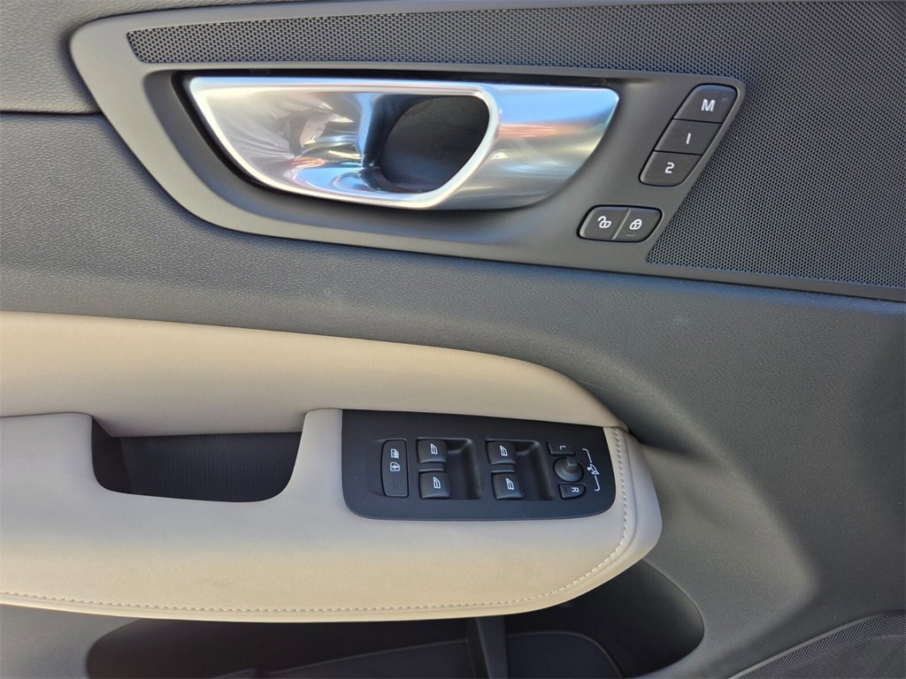 New 2026 Volvo XC60 T8 Core image 20
