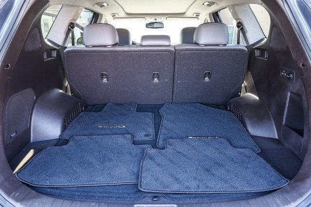 Used 2019 Hyundai Santa Fe Limited w/ Cargo Package FWD image 29