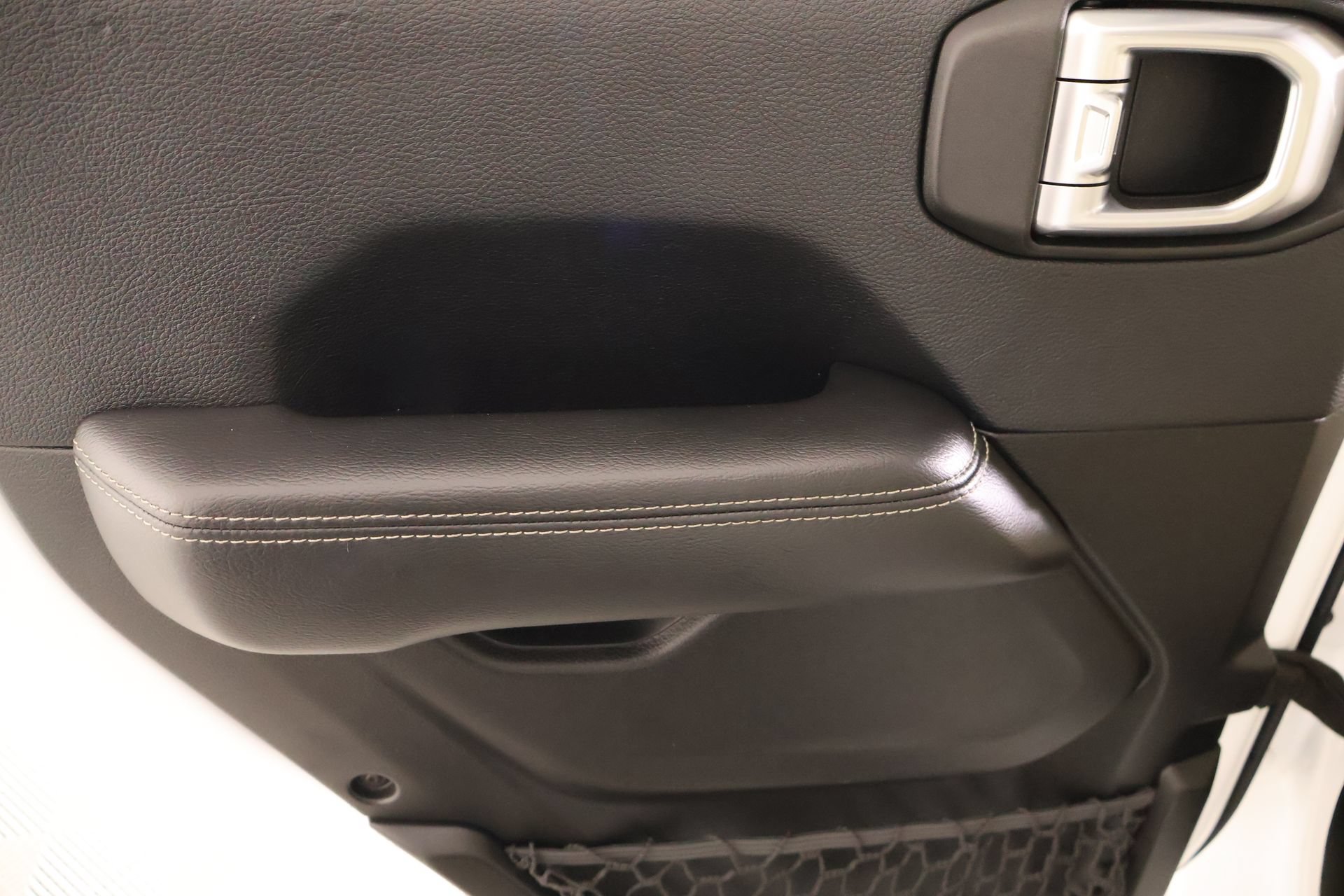 Used 2019 Jeep Wrangler Unlimited Sahara AWD/4WD image 17