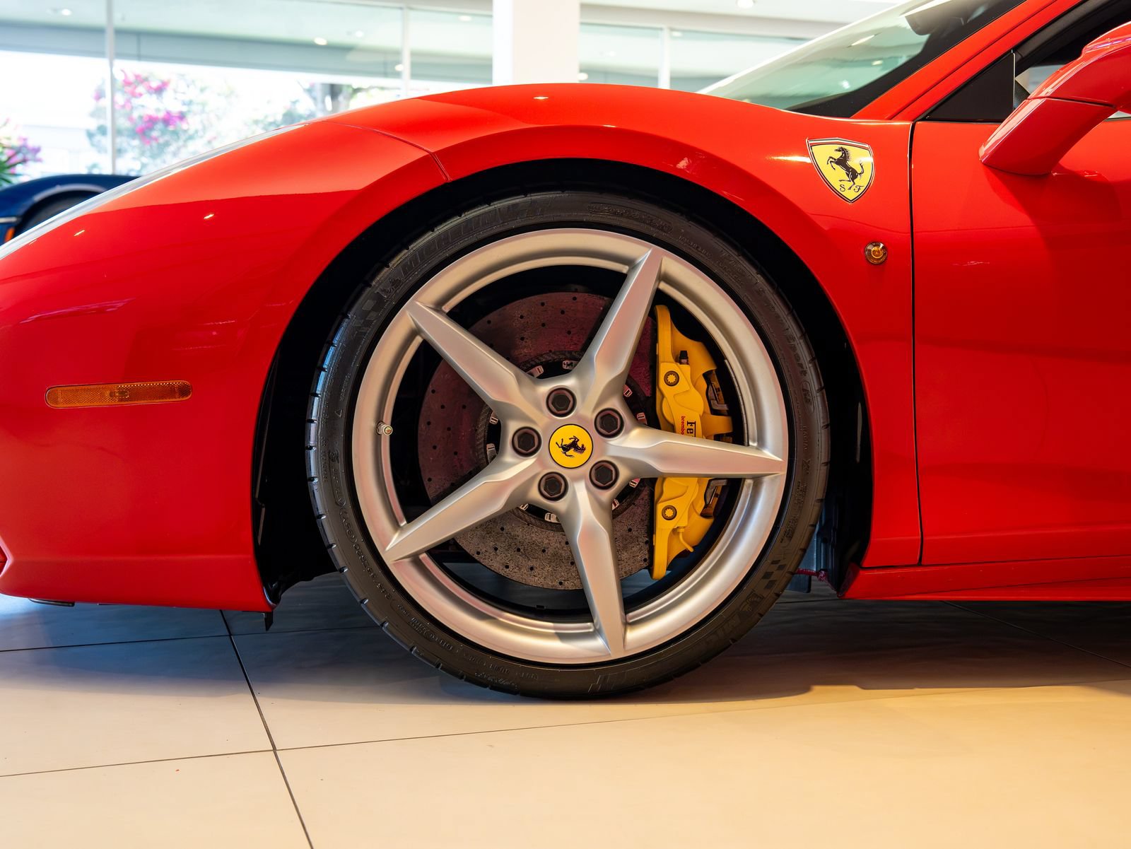 Used 2019 Ferrari 488 GTB RWD image 3