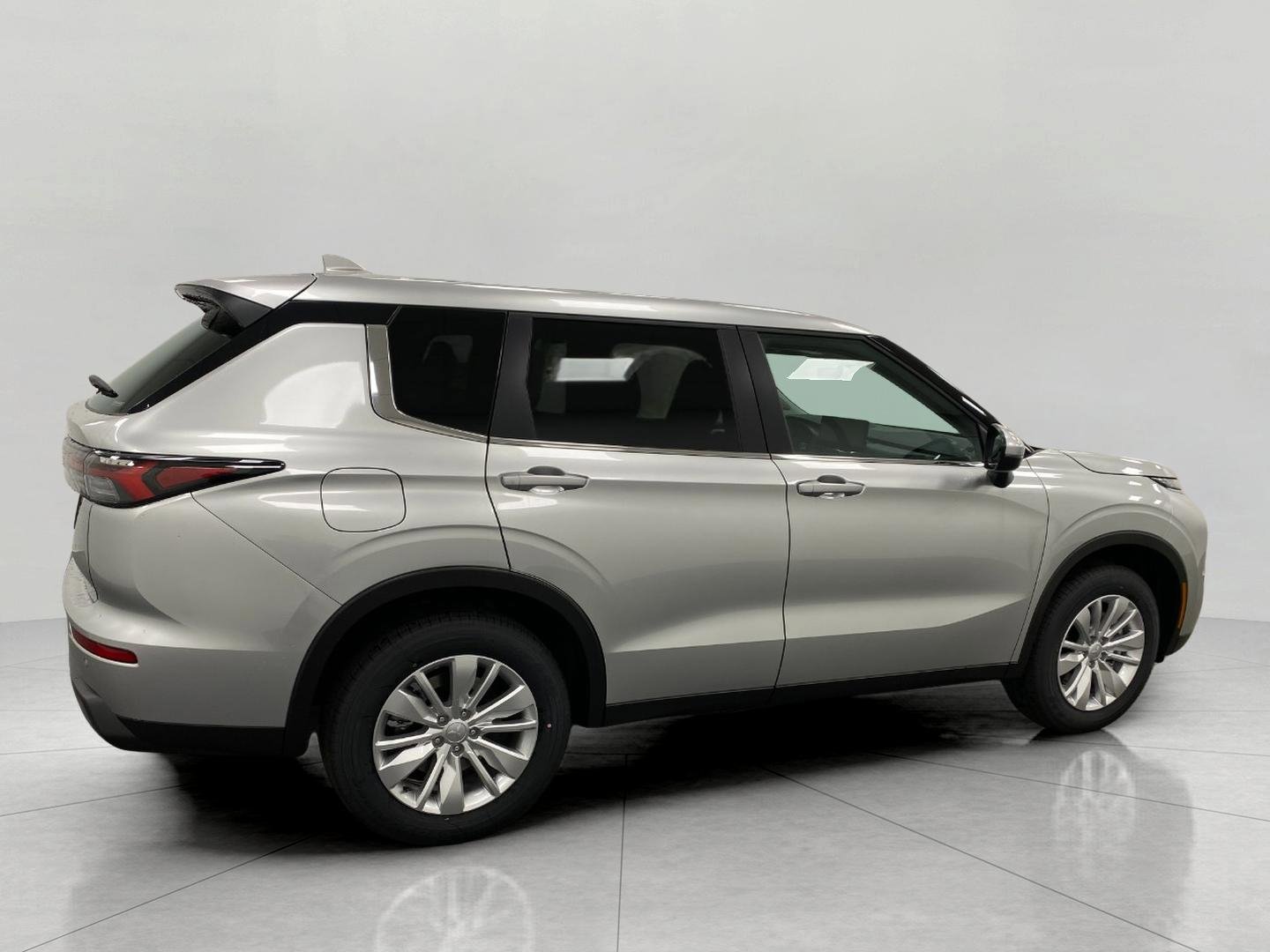 New 2025 Mitsubishi Outlander ES image 2