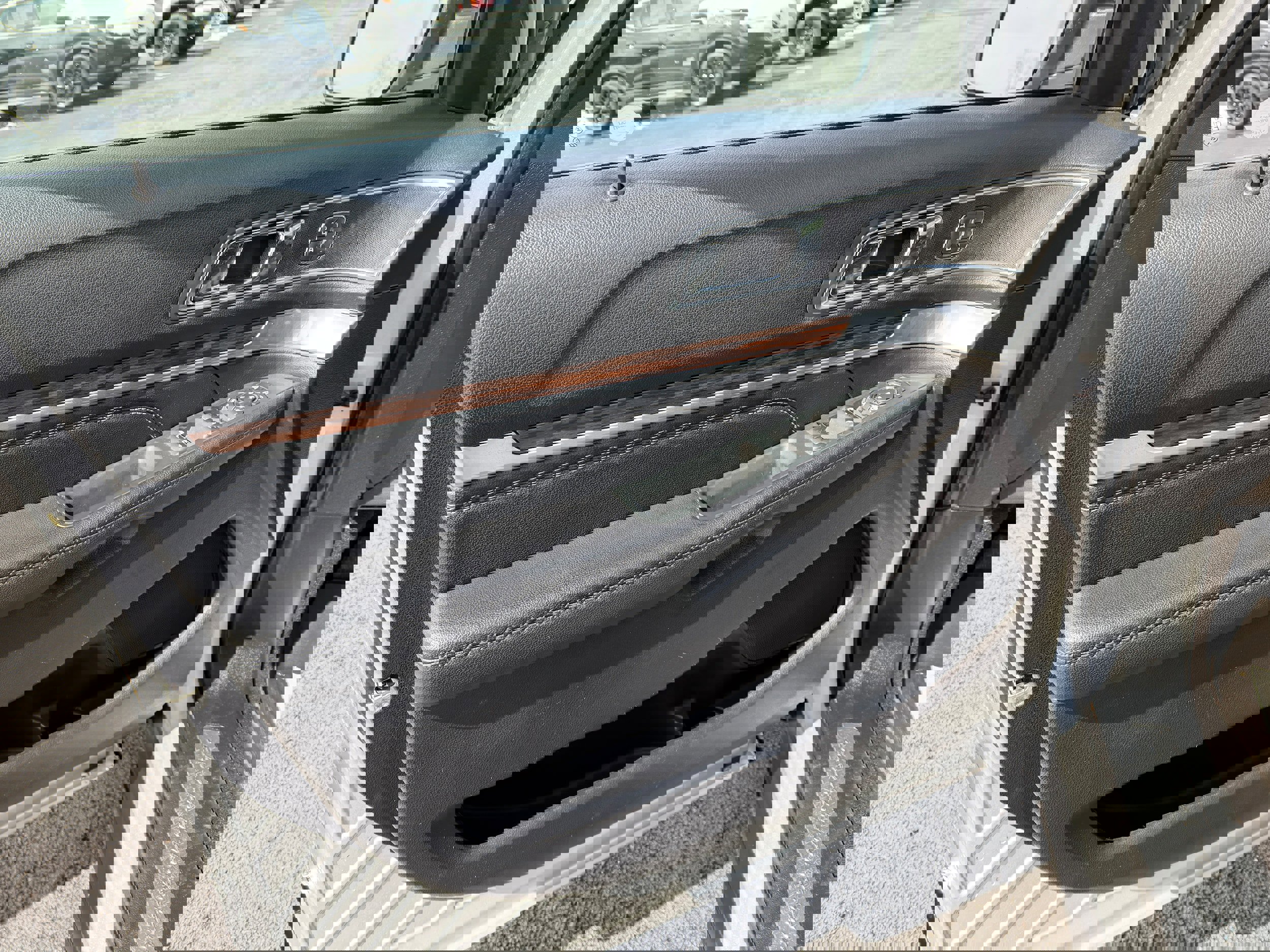 Used 2019 Ford Explorer Limited w/ Class III Trailer Tow Package image 21